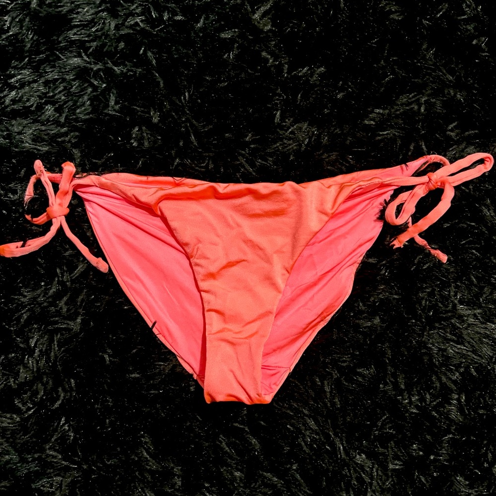 A. Che swim bottoms